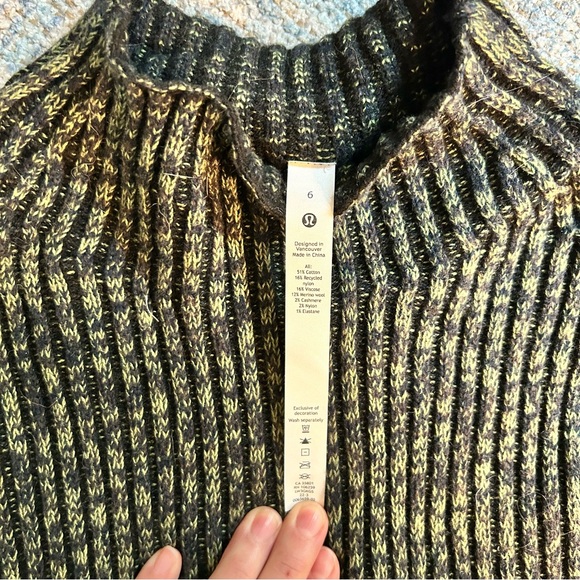 lululemon athletica Green Cropped Sweater with High Neck and Long Sleeves - Picture 3 of 3